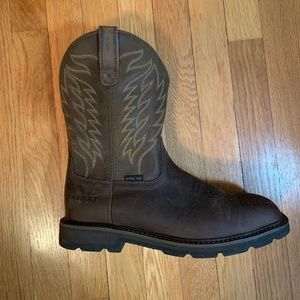 Mens size 9.5 Ariat boots